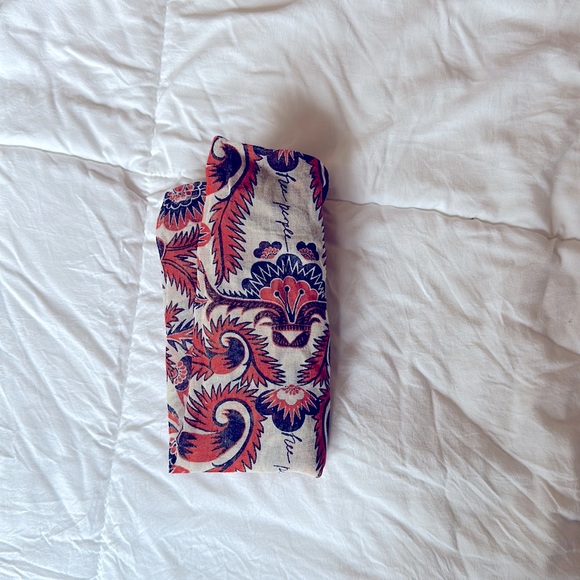 FREE PEOPLE brand BAG. shoulder bag. Thin patterned fabric. No closure. - Picture 7 of 10